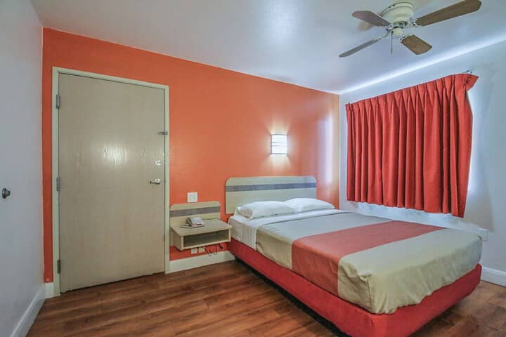 Room 7 of 32