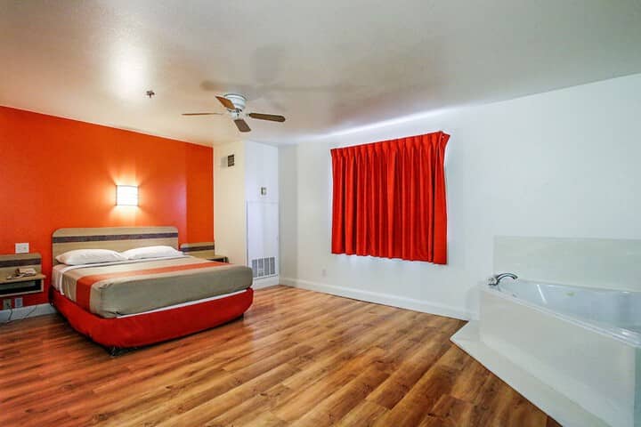 Room 12 of 32