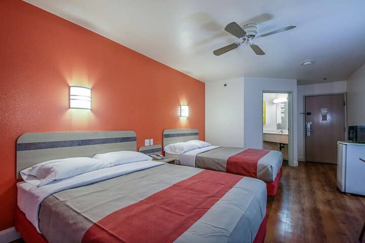 Room 16 of 32