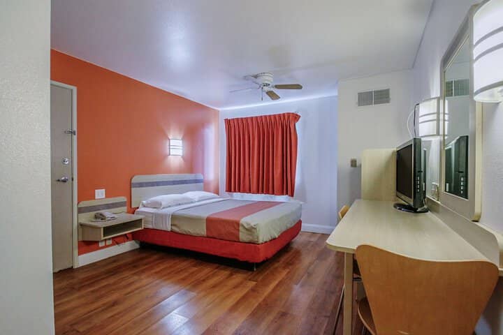 Room 8 of 32